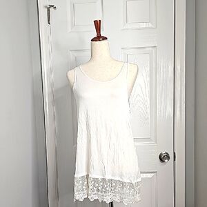 BKE White Lace Hem Racerback Tank Top Size Small